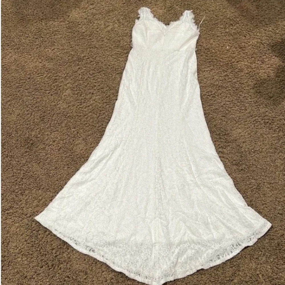 Lace wedding dress